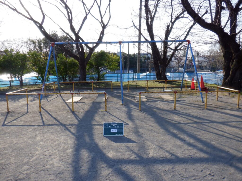 公園遊具 塗装工事 写真2