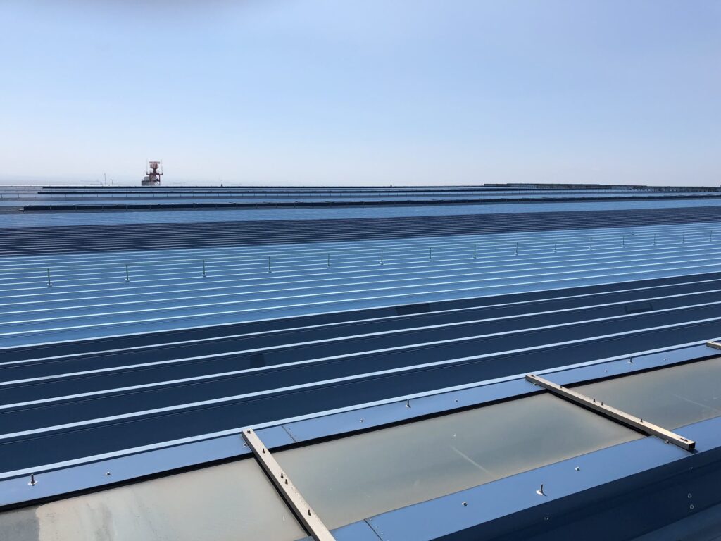 羽田空港 屋根塗装工事 写真1