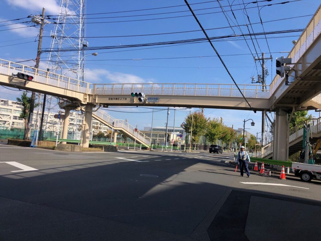 昭和中学校歩道橋 塗装工事 写真2